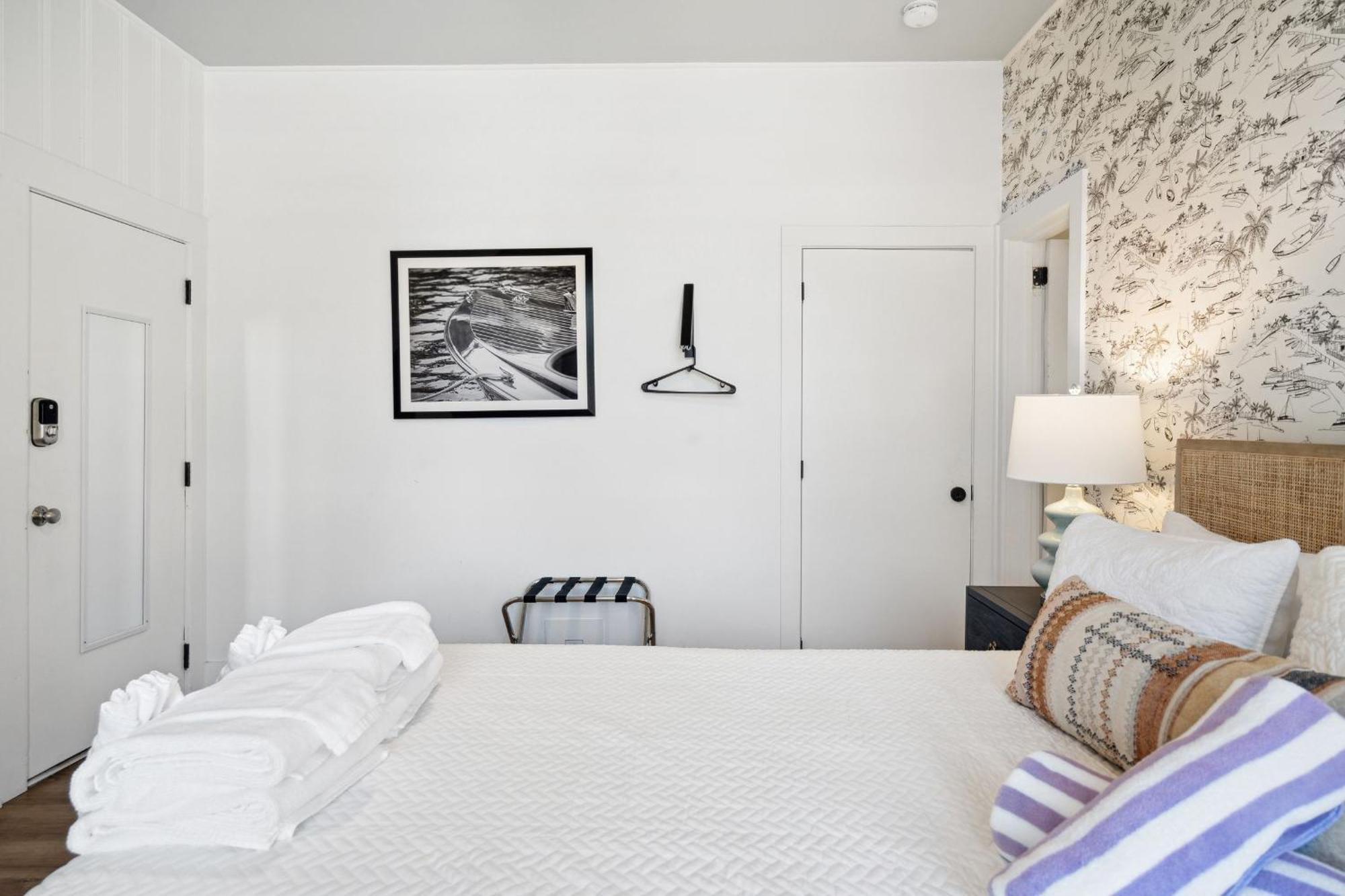Folliday - The Ariston - 34 Inn