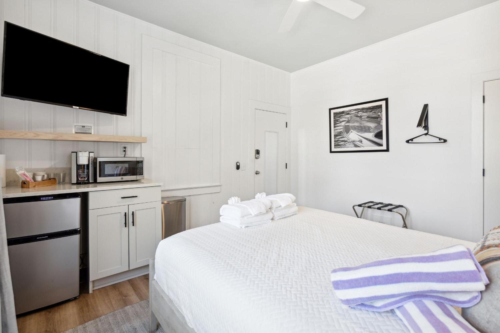 Folliday - The Ariston - 34 Inn Folly Beach