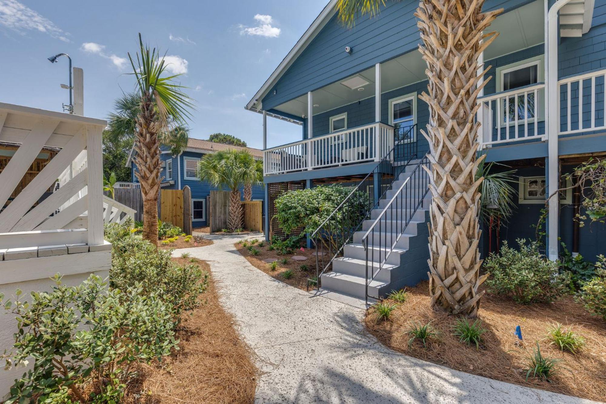 Folliday - The Aguarama - 33 Folly Beach