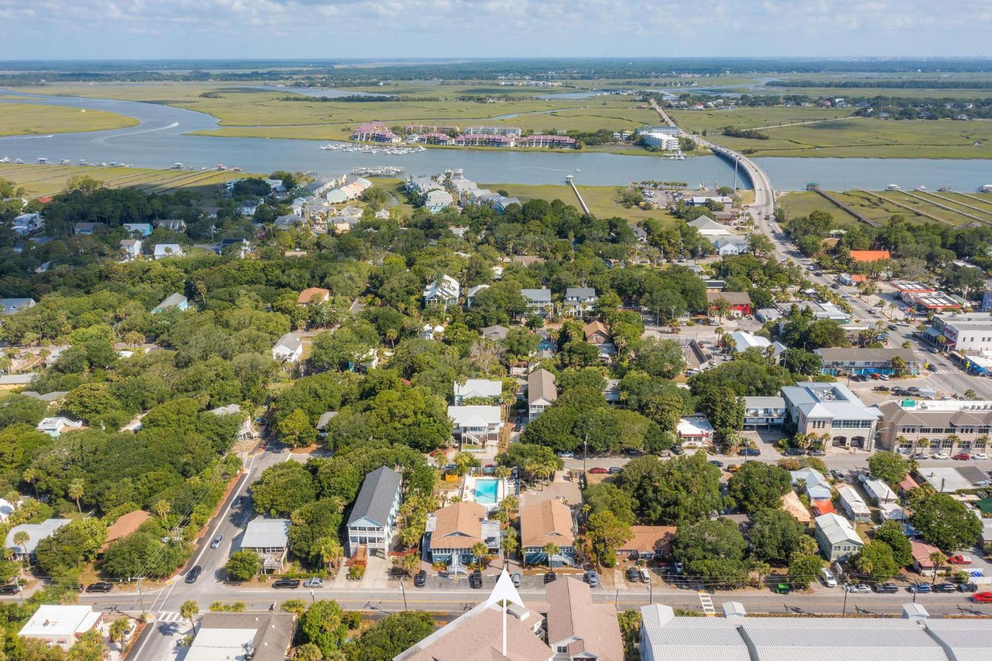 Folliday - The Aguarama - 33 Folly Beach