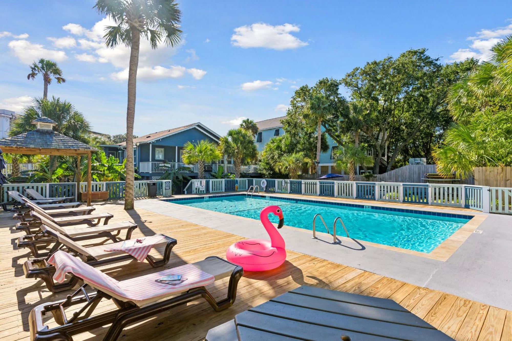 Folliday - The Triple - 24 Inn Folly Beach