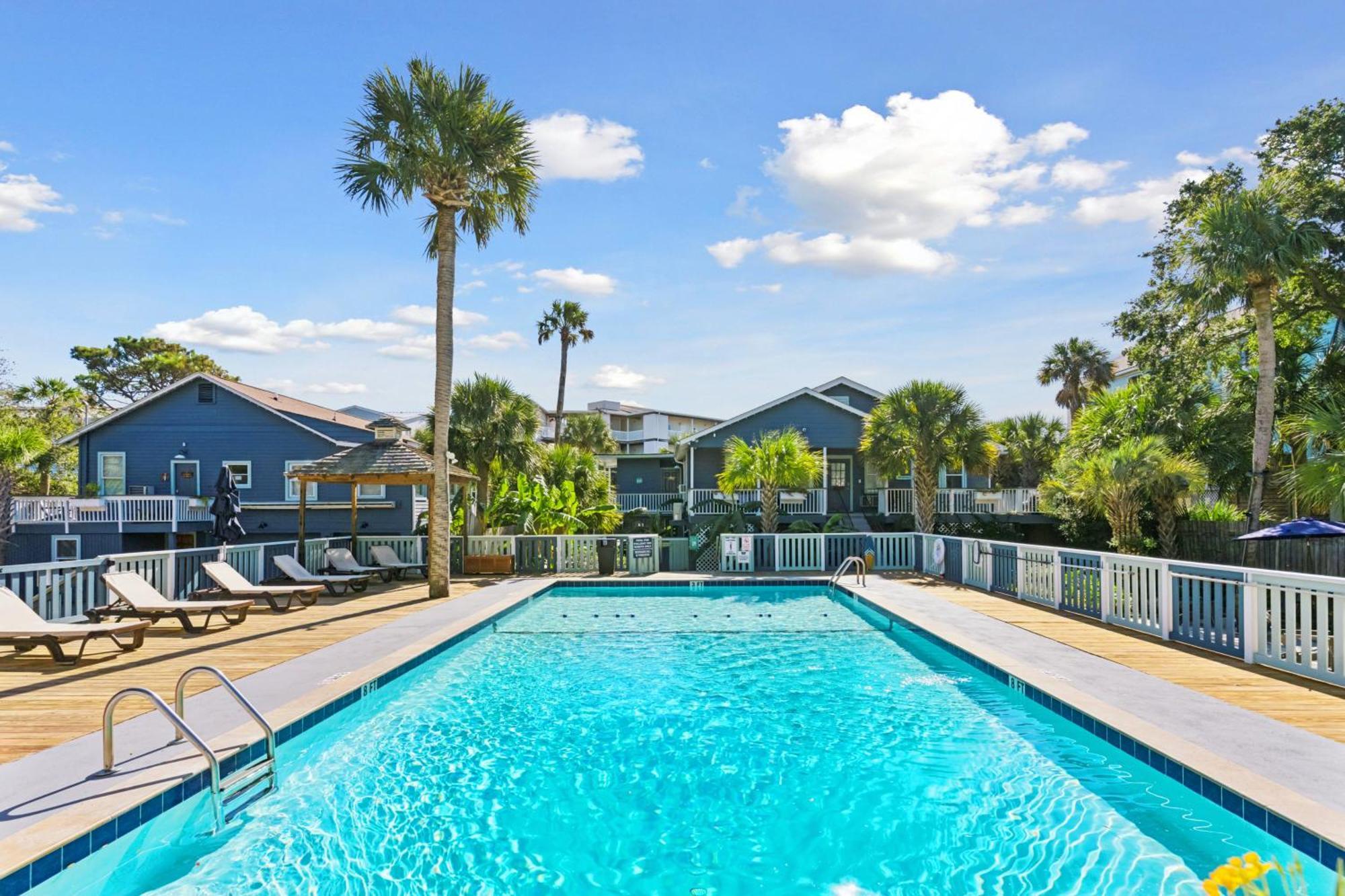 Folliday - The Triple - 24 Inn Folly Beach
