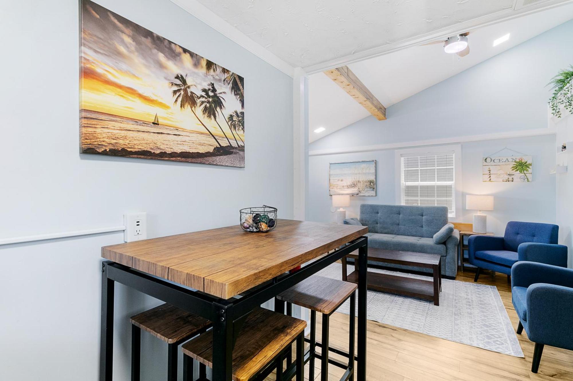 23 Center St - Sunny Side Up - Upstairs Apartment