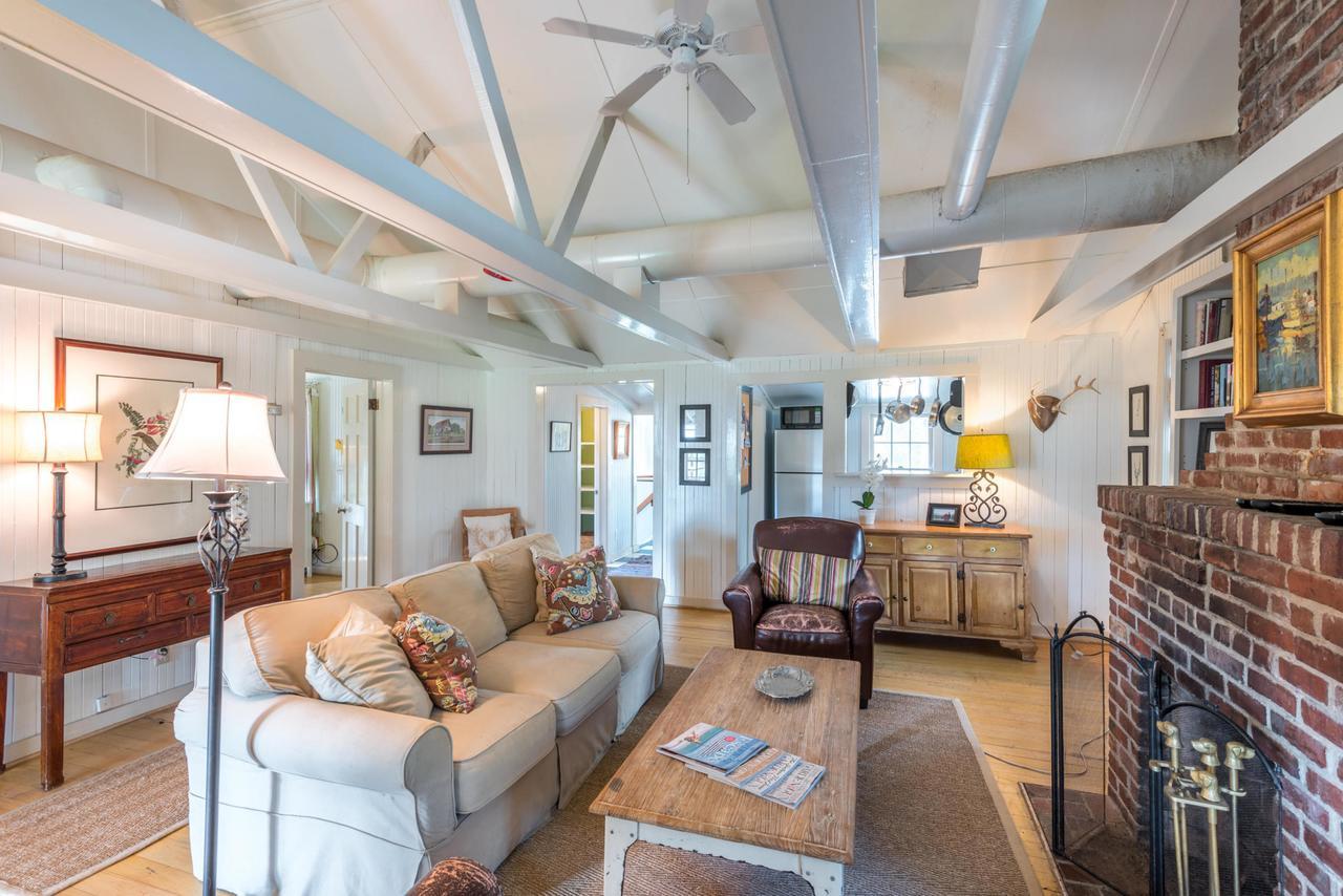 406 E Arctic * Folly Beach