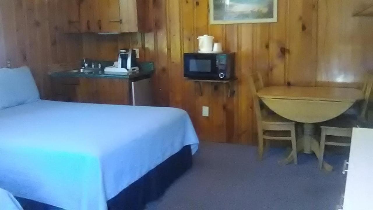 Inn Holliday Of Folly