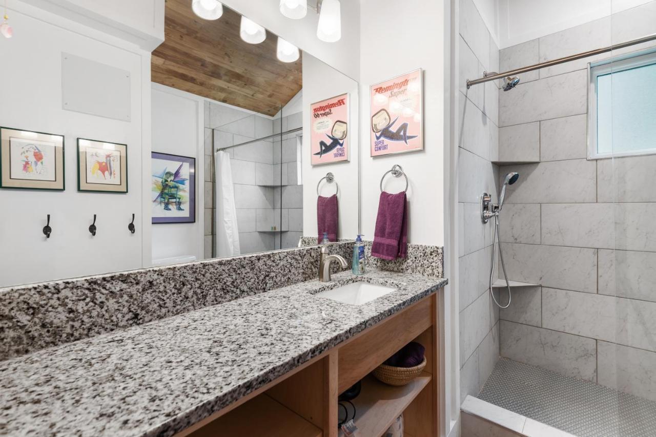 Holiday home Folly Vacation 209 East, Modern, Sassy And 3 Blocks To The