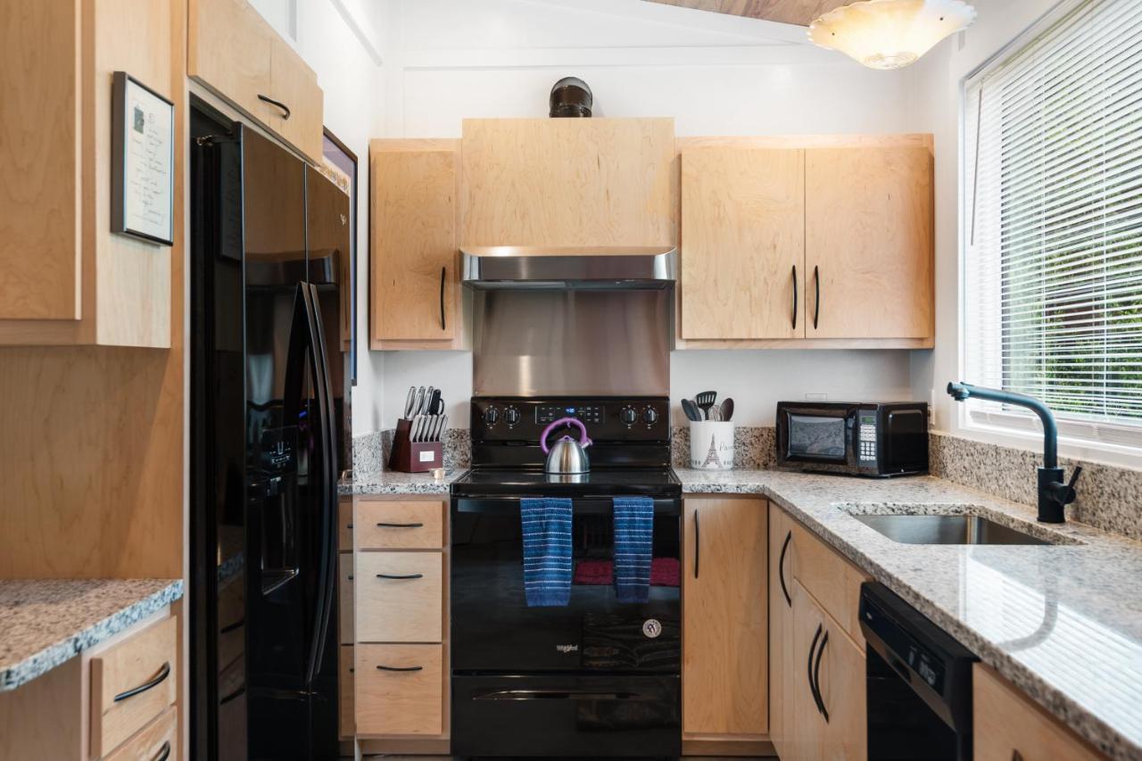 Holiday home Folly Vacation 209 East, Modern, Sassy And 3 Blocks To The