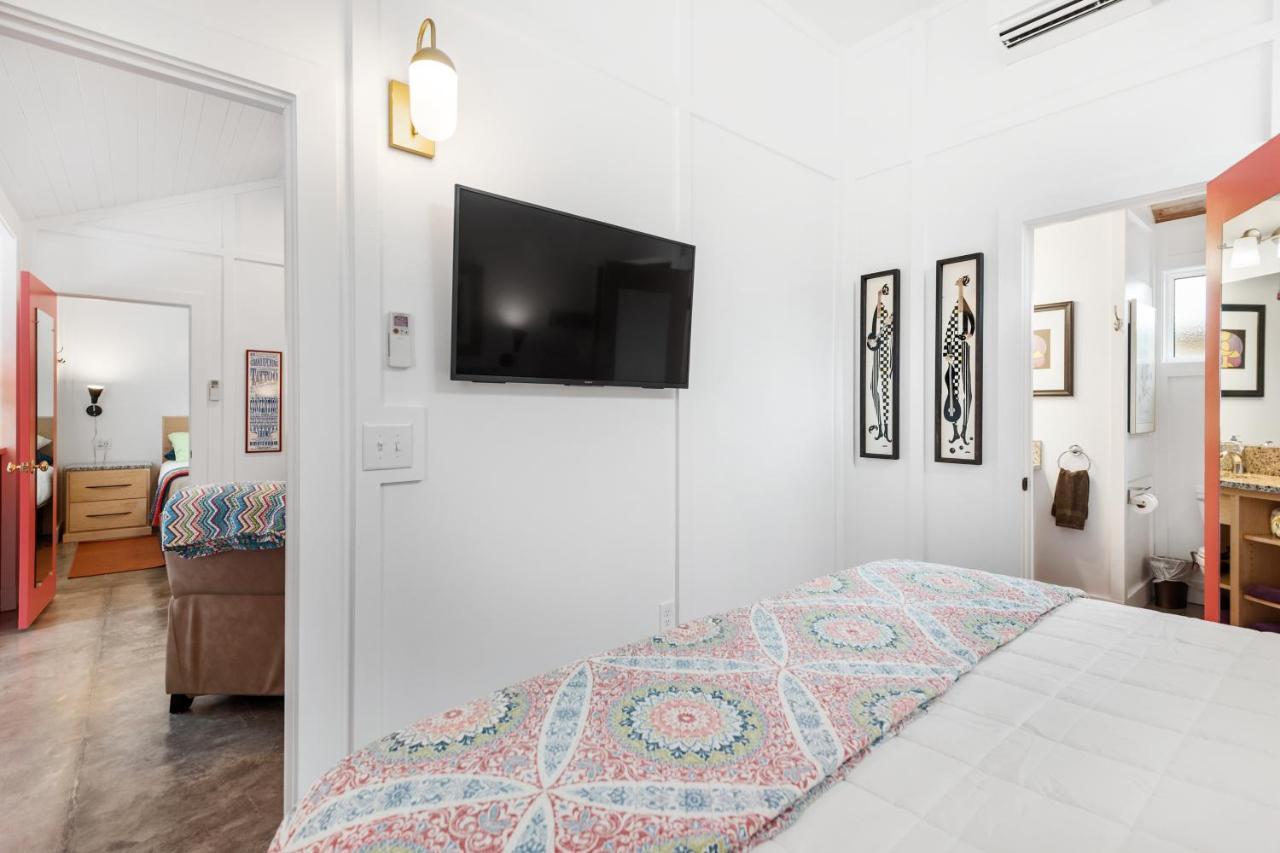Holiday home Folly Vacation 209 East, Modern, Sassy And 3 Blocks To The
